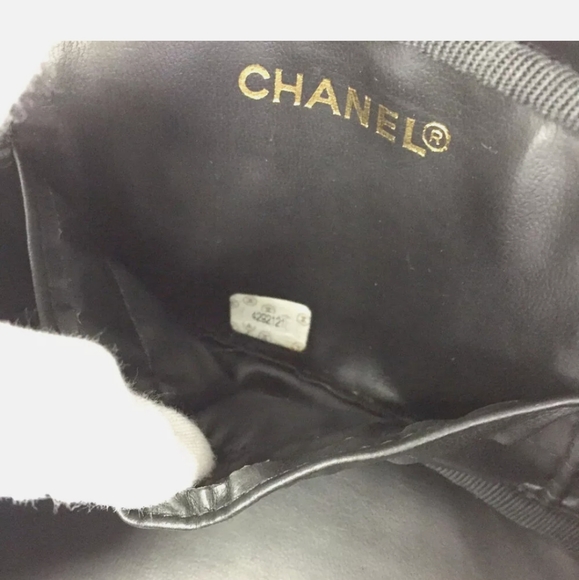CHANEL Lambskin Cosmatic Vanity Handbag - Picture 9 of 9